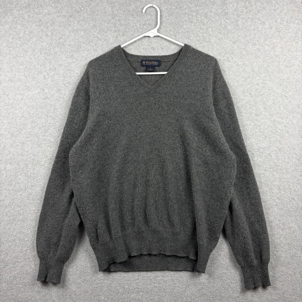 Brooks Brothers Sweater Mens Medium Gray 3 Ply Italian Cashmere Scotland V Neck